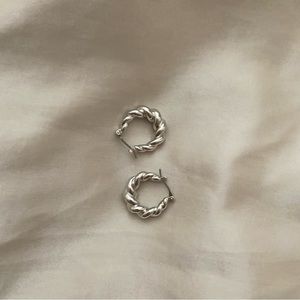 ana luisa twisted loop earrings